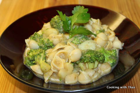 potato-broccoli in onion sauce