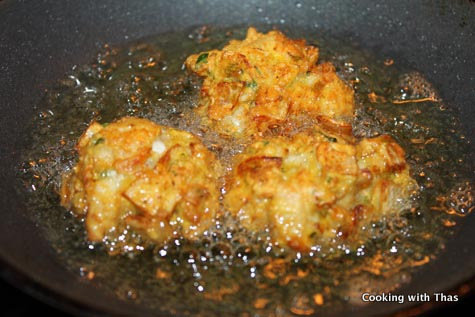 frying chicken pakoras