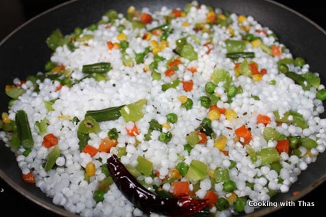 making-sago-kichadi