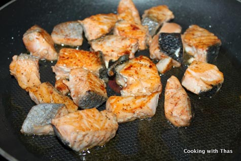 pan frying salmon