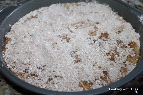 making cinnamon cake