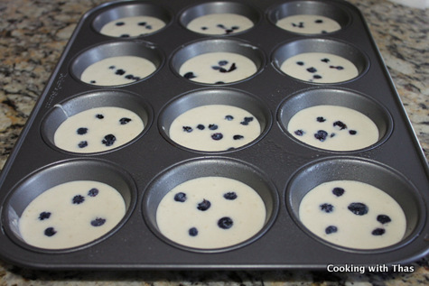 making pancake muffin