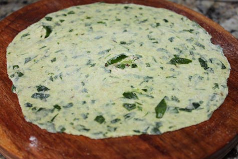 rolling spinach dough