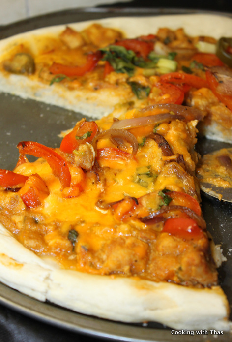 Butter chicken-pizza