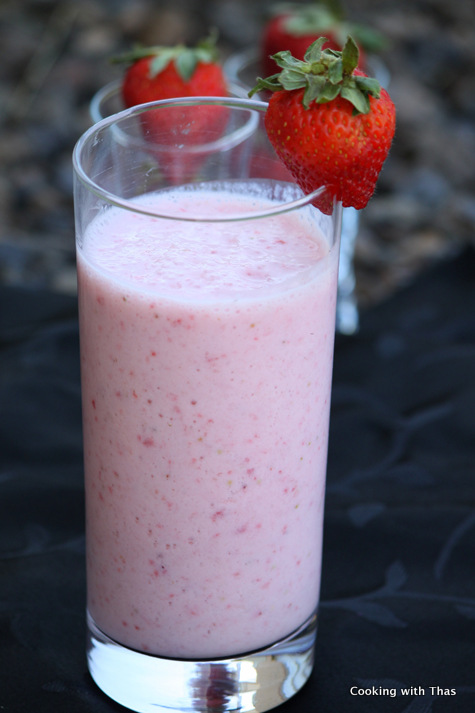 strawberry lassi