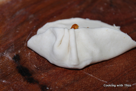 how to wrap momos