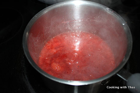 making strawberry sauce
