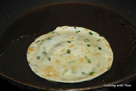 frying green onion pancakes