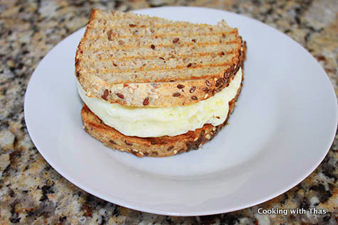 easy and quick egg white sandwich microwaved