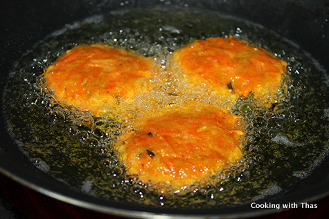 Frying carrot vada