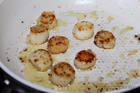 making pan seared scallops