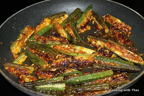 making bharwan bhindi