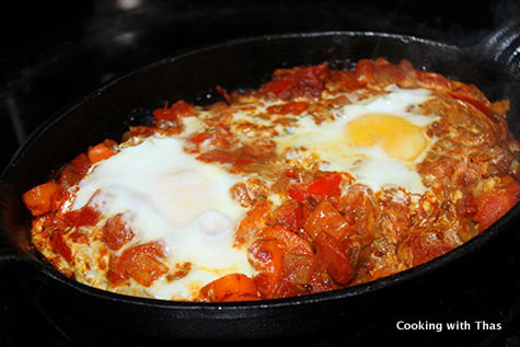 making shakshuka