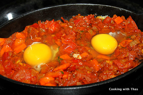 poached eggs in tomato sauce