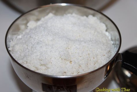 Filling puttu maker with rice flour