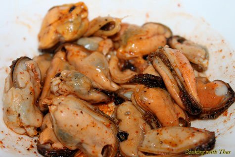Mussels marinating