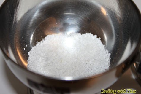 Puttin grated coconut to puttu maker