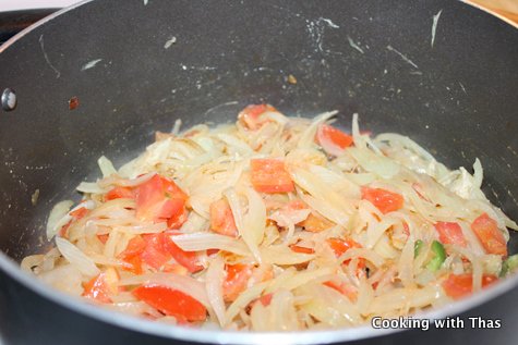 onion-tomato masala