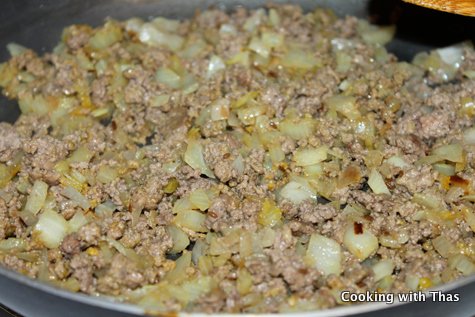 making ground beef stuffing