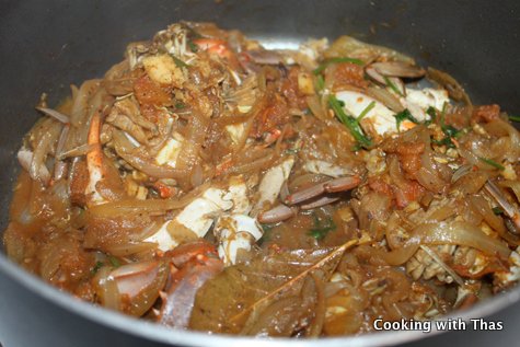 Making_crab roast