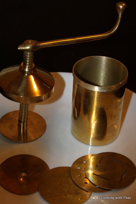 idiyappam mould