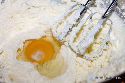 making strawberry cake