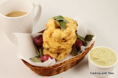 Urad dal vada-ginger tea-cilantro chutney