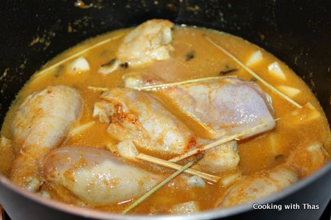 making-chicken-curry