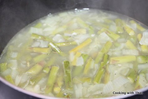 making-asparagus soup