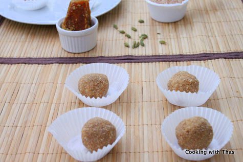 Ariyunda or Rice balls