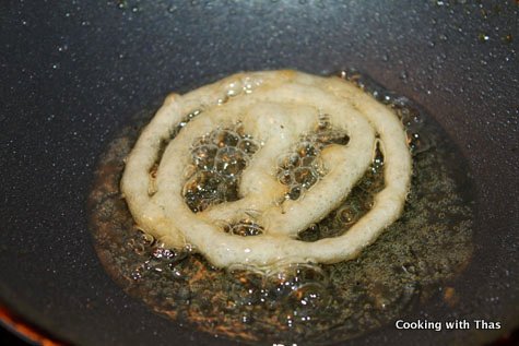 frying jalebi