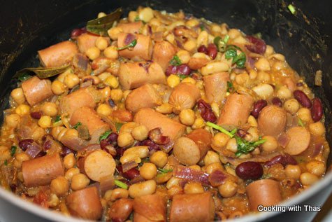 making hot dogs and mixed beans masala-1