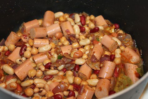 making-hot dogs and mixed beans masala