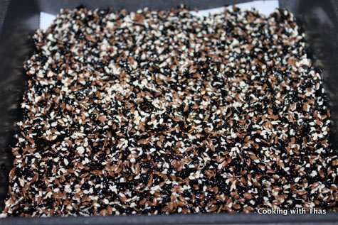 making sesame flax seeds bars