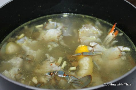 making-tom yum soup