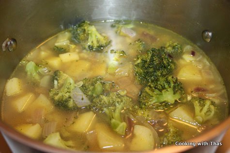 making-broccoli soup