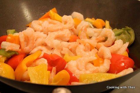 making-pepper shrimp pasta