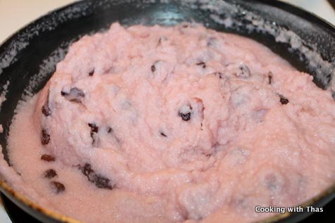 making-semolina halwa