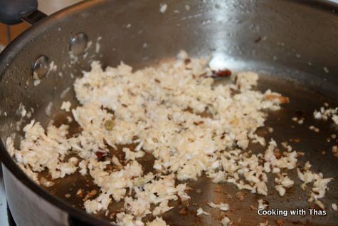 making-shrimp-red-curry