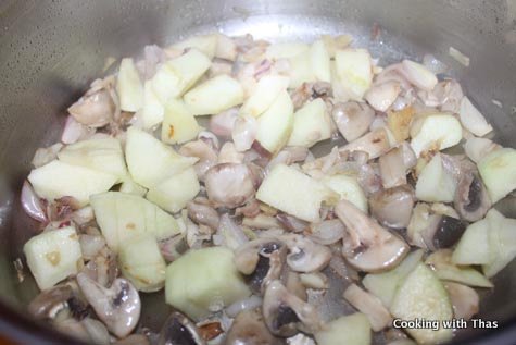 making_apple-couscous