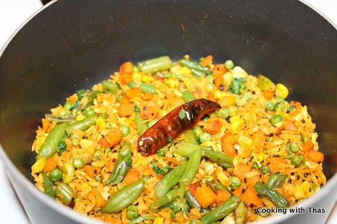 making rice flakes stir fry