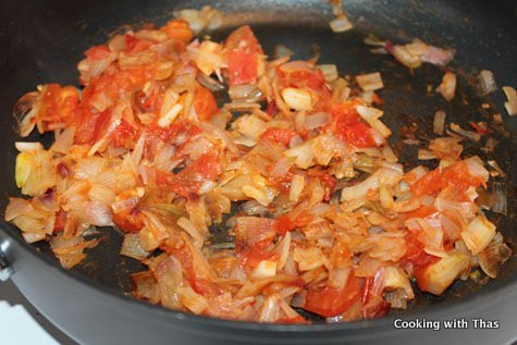 cooked onion-tomato
