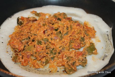 making-egg-dosa