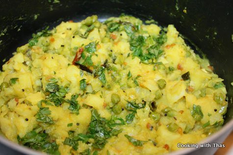 making potato masala