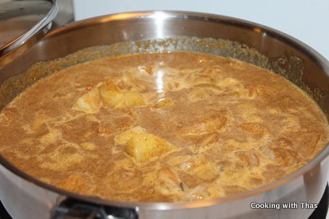 making-shrimp and potato curry