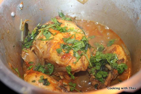making whole chicken curry