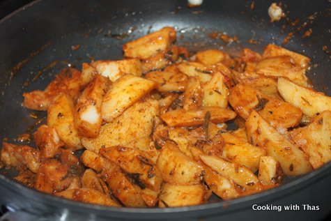 making roasted herb potatoes