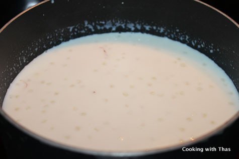 making-tapioca pearl-pudding