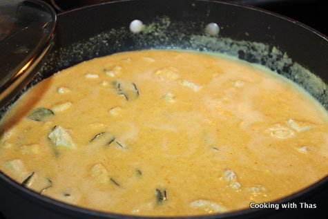 making-chicken in coconut gravy