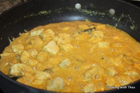 making chicken in coconut gravy